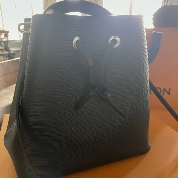 Louis Vuitton. Blk NeoNoe MM Epi. Mint, original box, - Picture 14 of 16